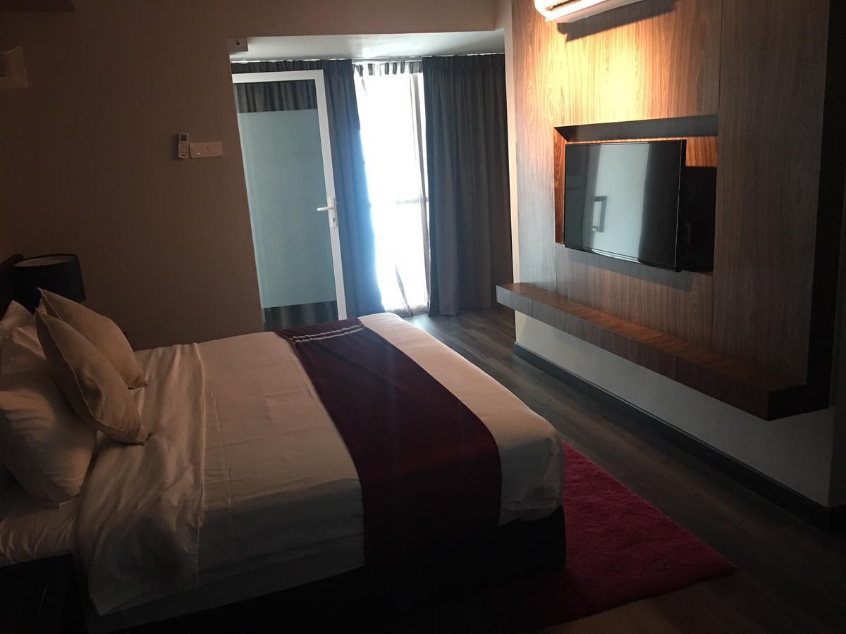 Urbano Luxury Maritime Suite George Town Buitenkant foto